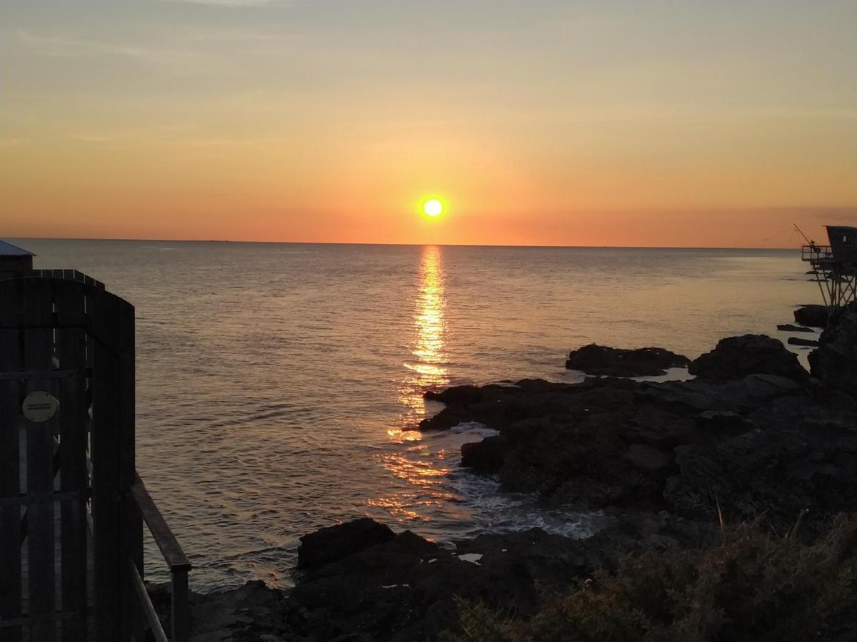 Hotel Particulier Le Rocher Des Marais "Proximite Plage & Vue Mer Pour Certains Hebergements" ポルニック エクステリア 写真